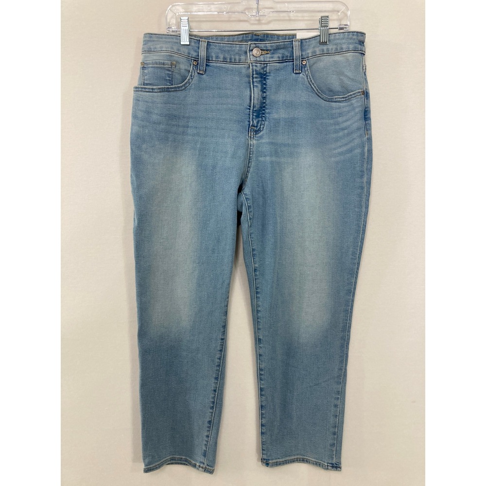 New Chico's So‎ Slimming Girlfriend Crop Jeans size 12 Light Wash Denim Stretch